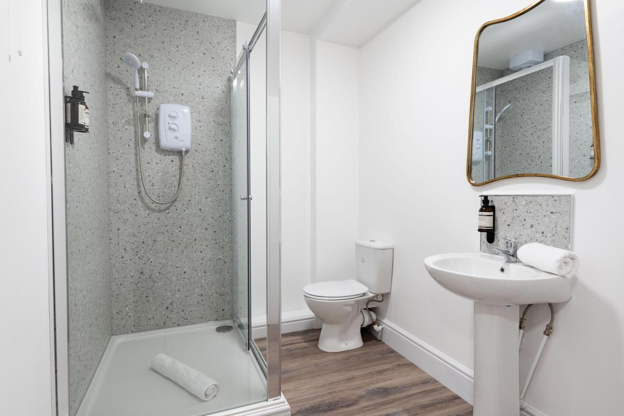 Wellington Place I Your Apartment Бристоль Экстерьер фото